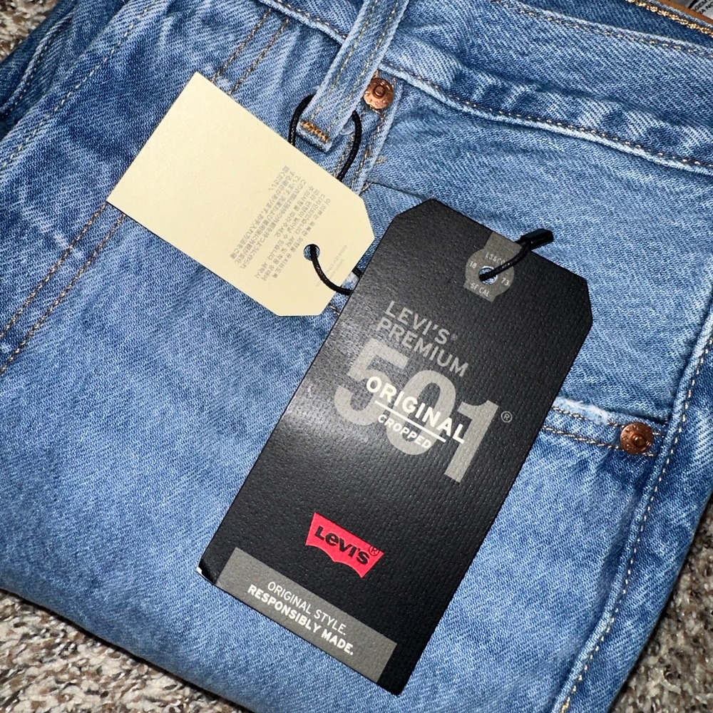 Brand new w tags Levi’s 501 cropped jean